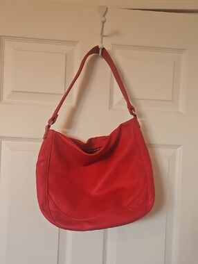 Classic Red Hobo Bag - Stylish Everyday Shoulder Bag